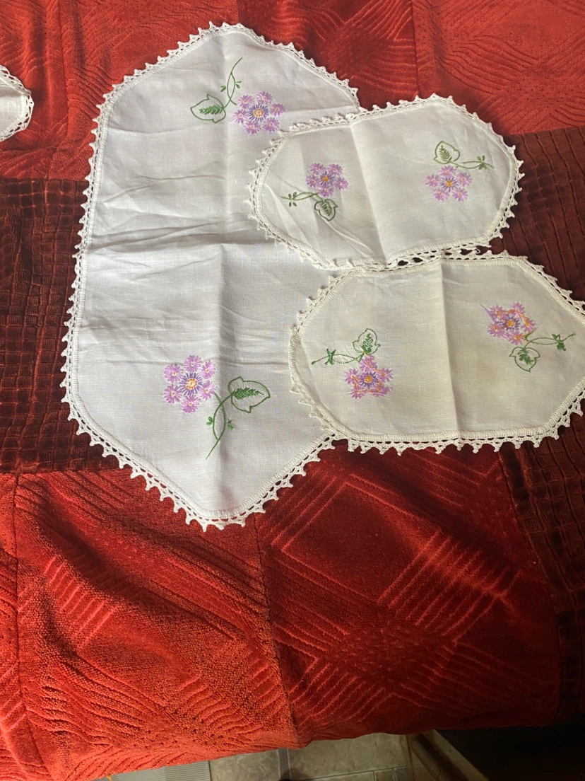 Hand-Embroidered Linens Set - photo 3
