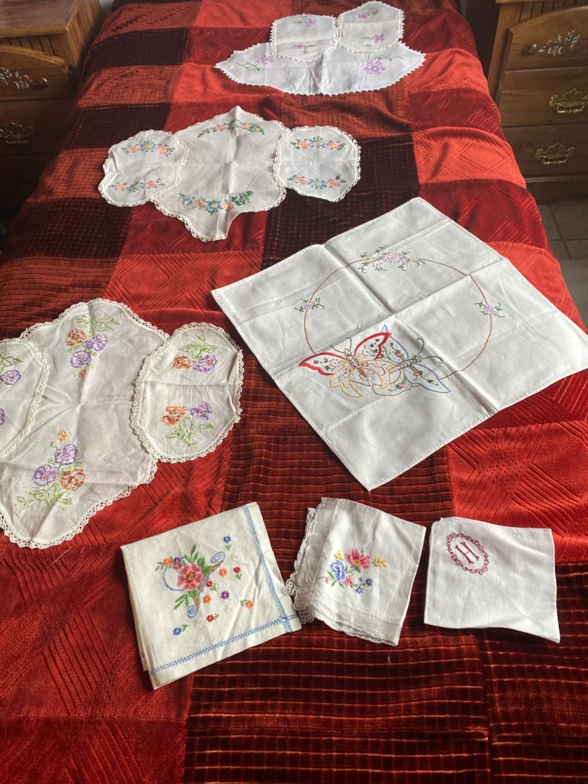 Hand-Embroidered Linens Set - photo 4