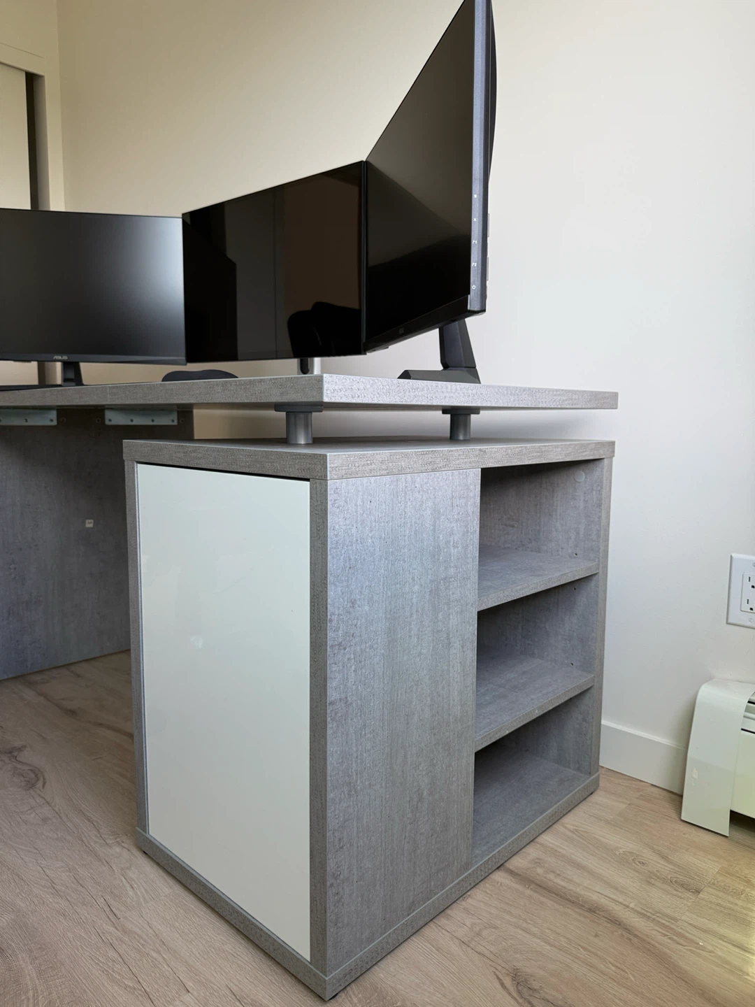 Complete Triple Monitor Gaming / Office Desk Setup - photo 2