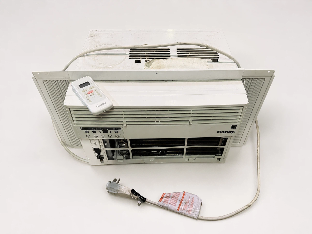 Danby 6,000 BTU Window Air Conditioner with Remote - photo 2