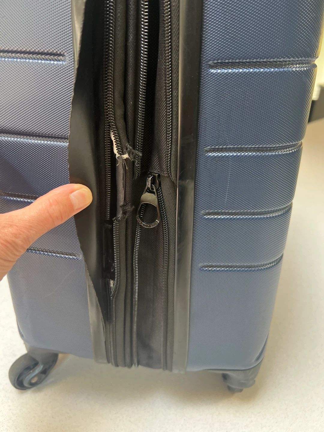 Bugatti Carry On Hard Case Luggage with Wheels - photo 5