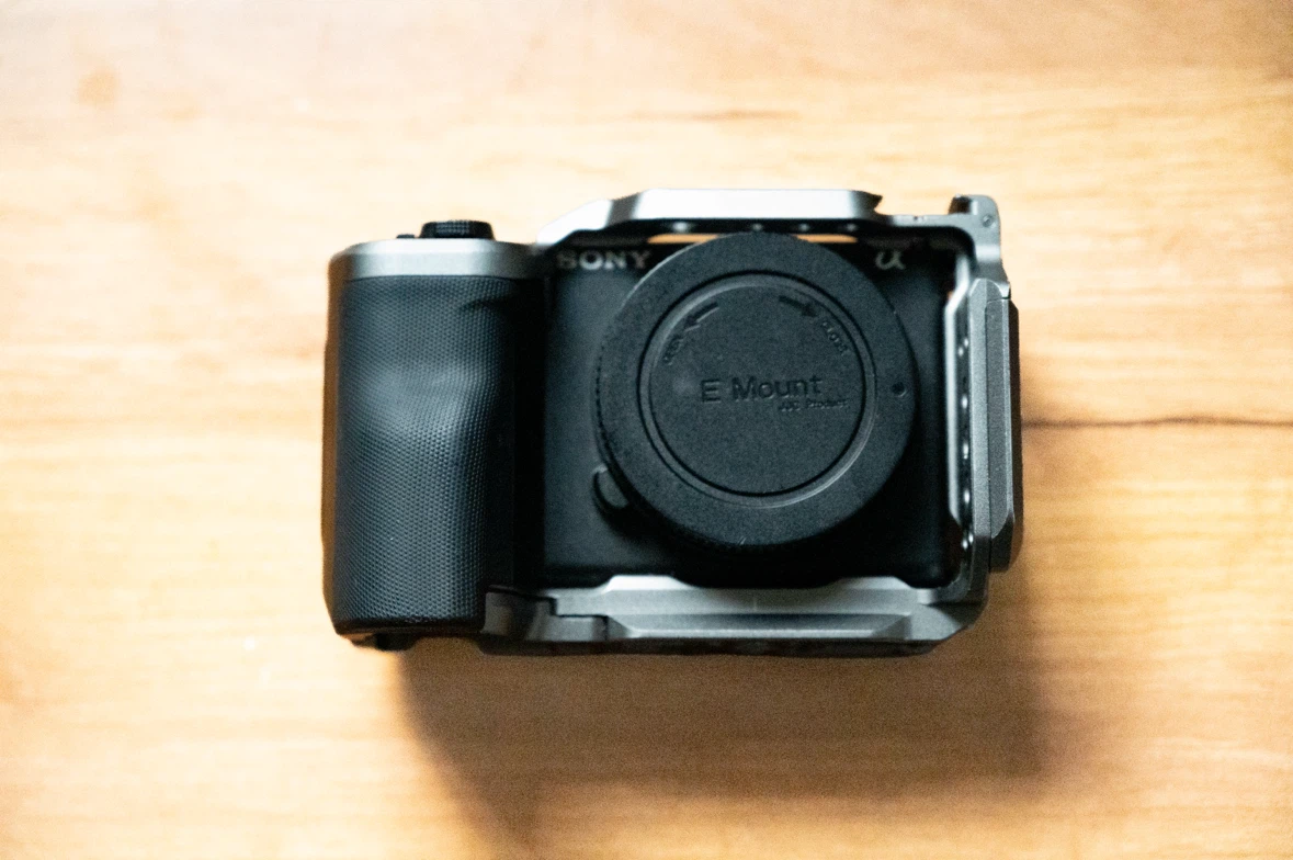 Sony ZV-E10 ii  Camera +small rig cage