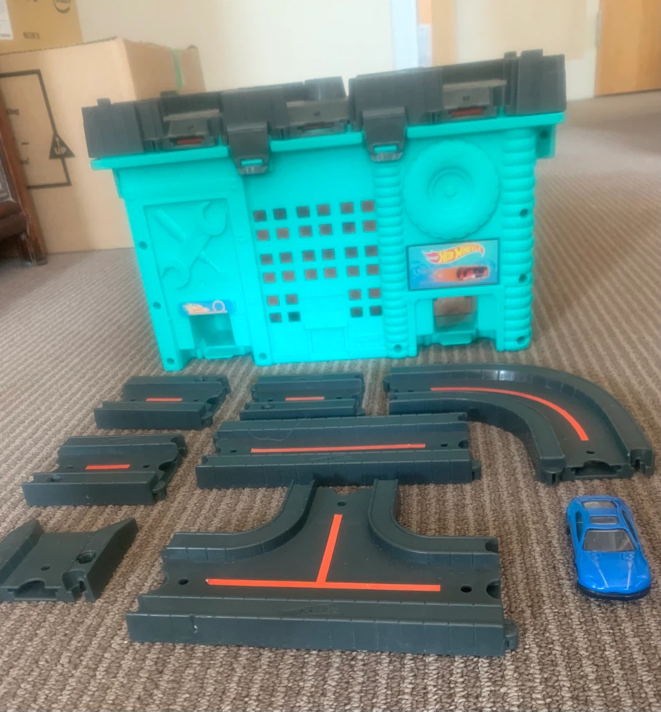 Hot Wheels City Town Center Playset with Tracks & Car - photo 2