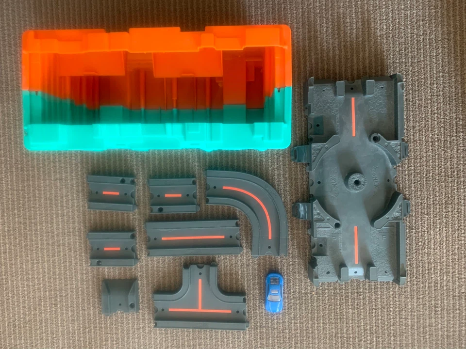 Hot Wheels City Town Center Playset with Tracks & Car - photo 3