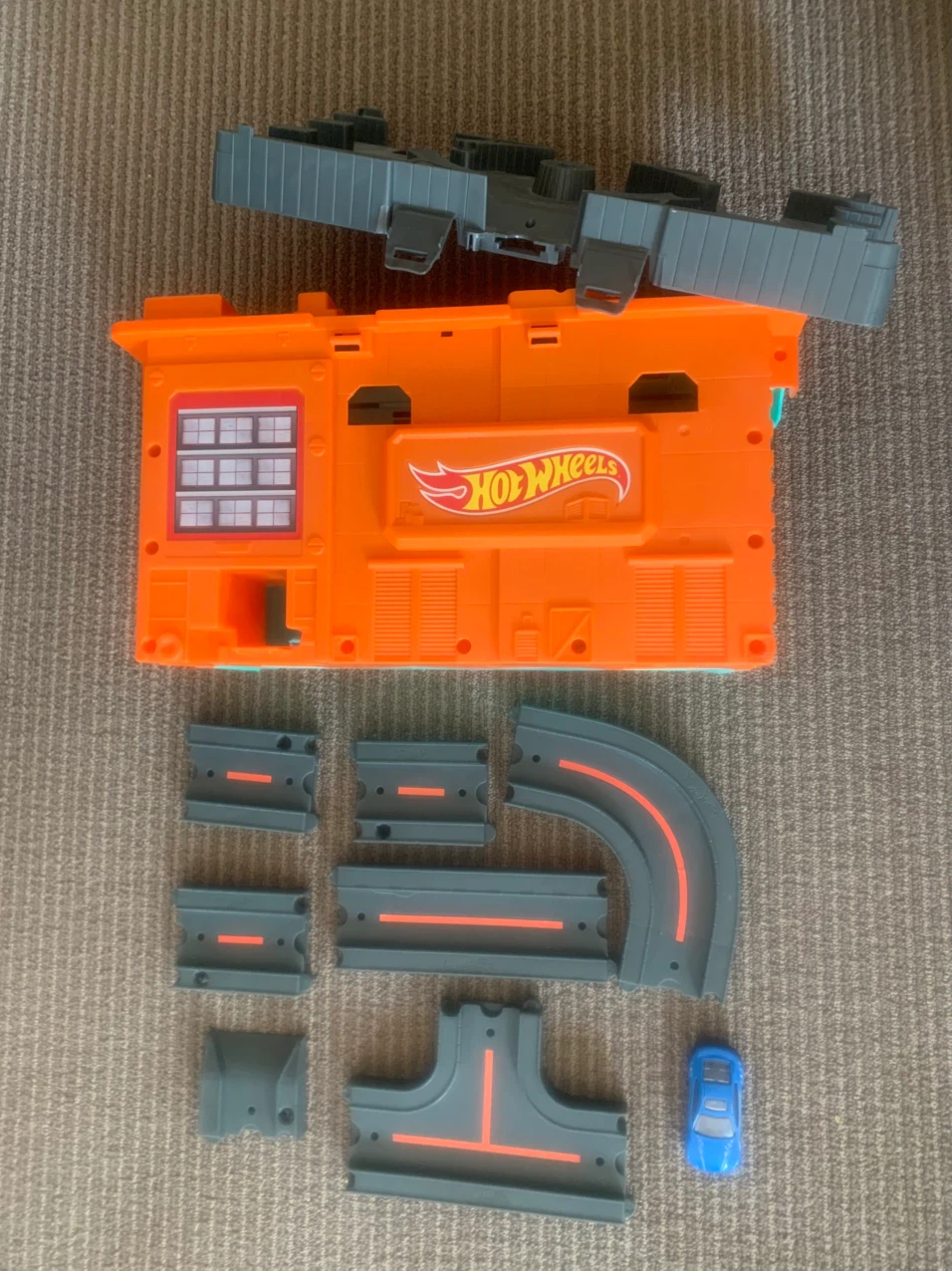 Hot Wheels City Town Center Playset with Tracks & Car - photo 4