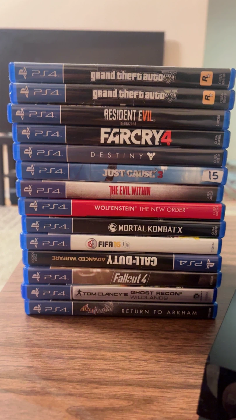 PlayStation 4 Console with 2 Controllers and 12 Games - photo 2