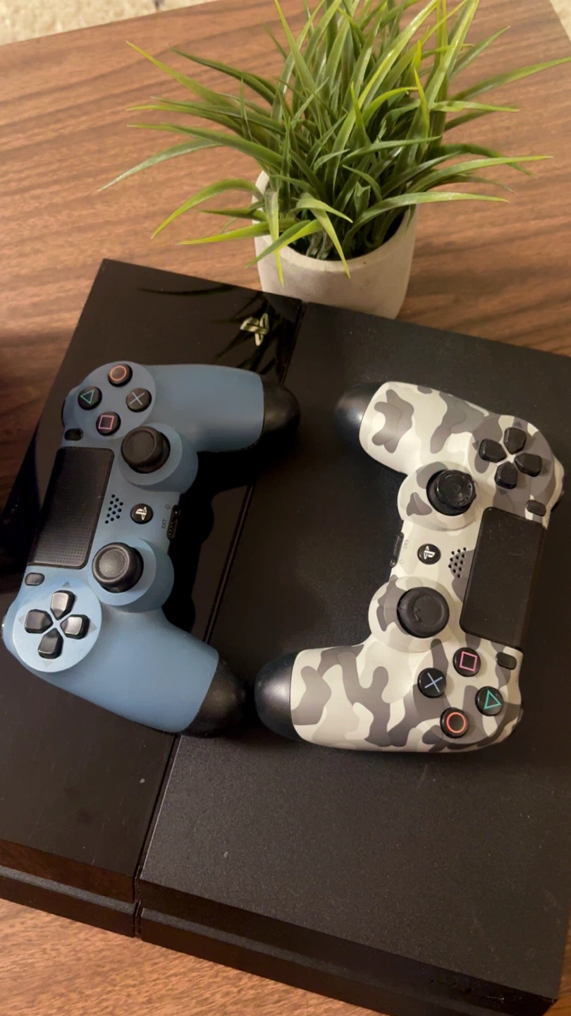 PlayStation 4 Console with 2 Controllers and 12 Games - photo 3