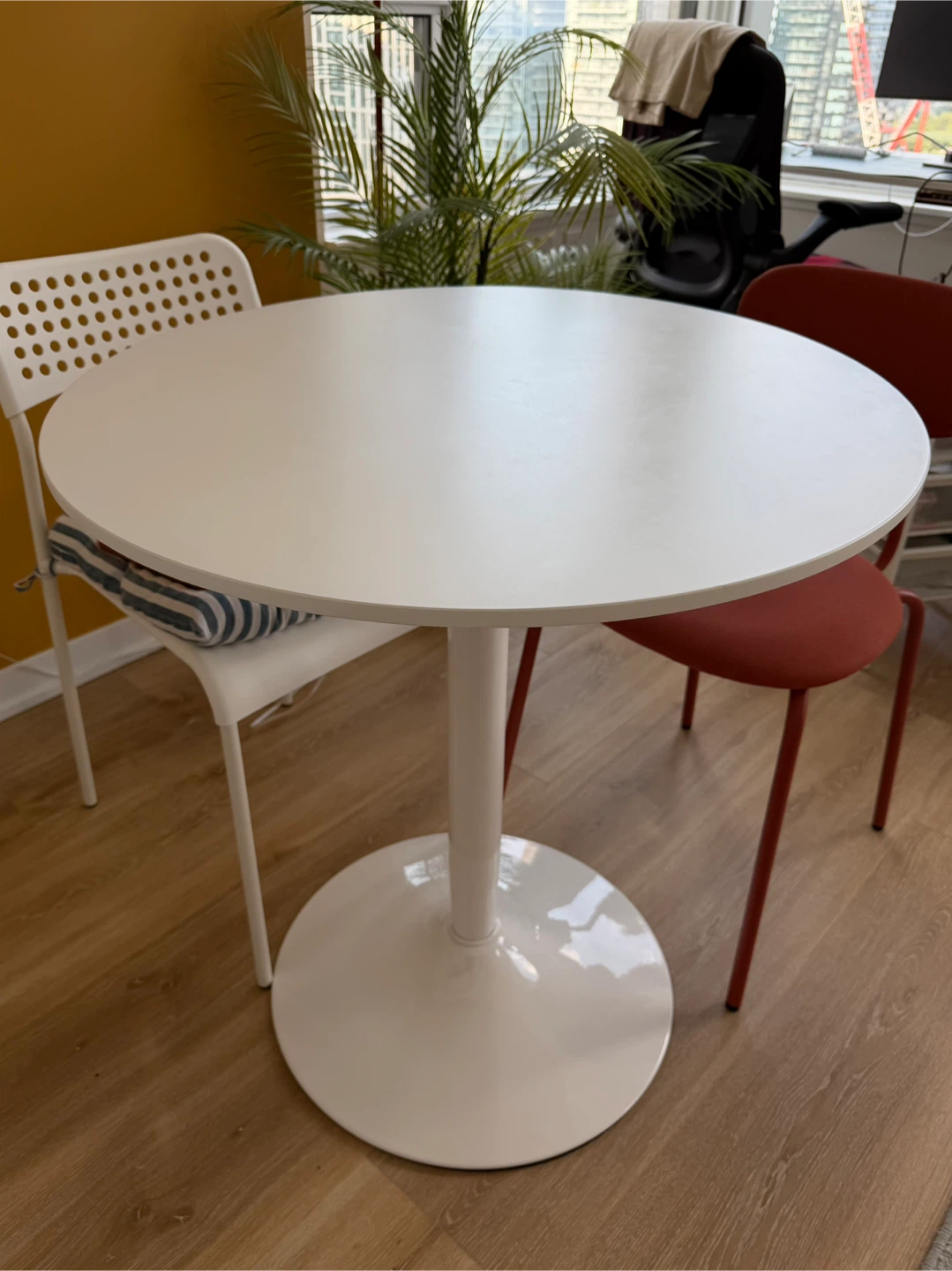 White Round Dining Table - photo 2