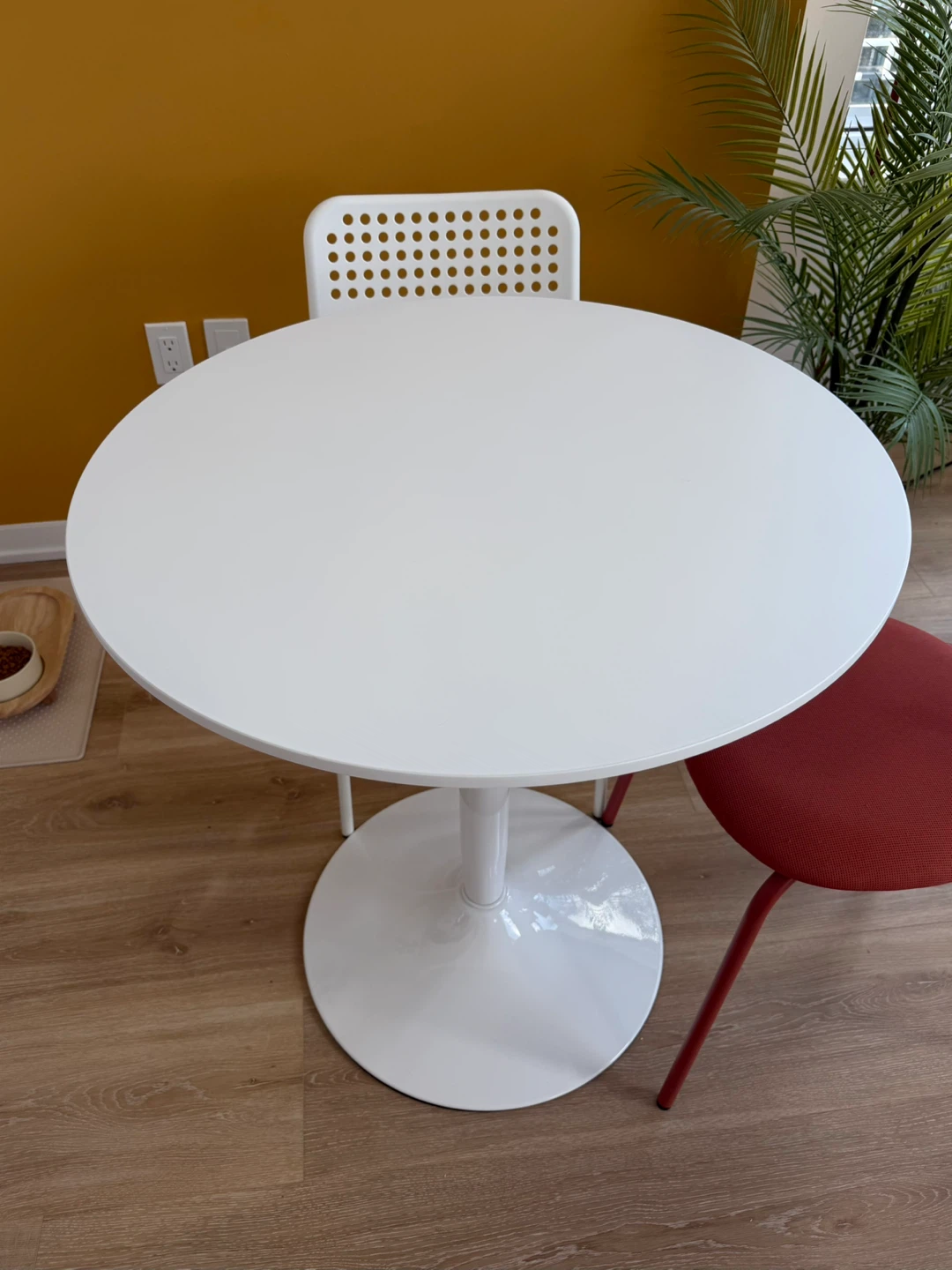 White Round Dining Table - photo 3