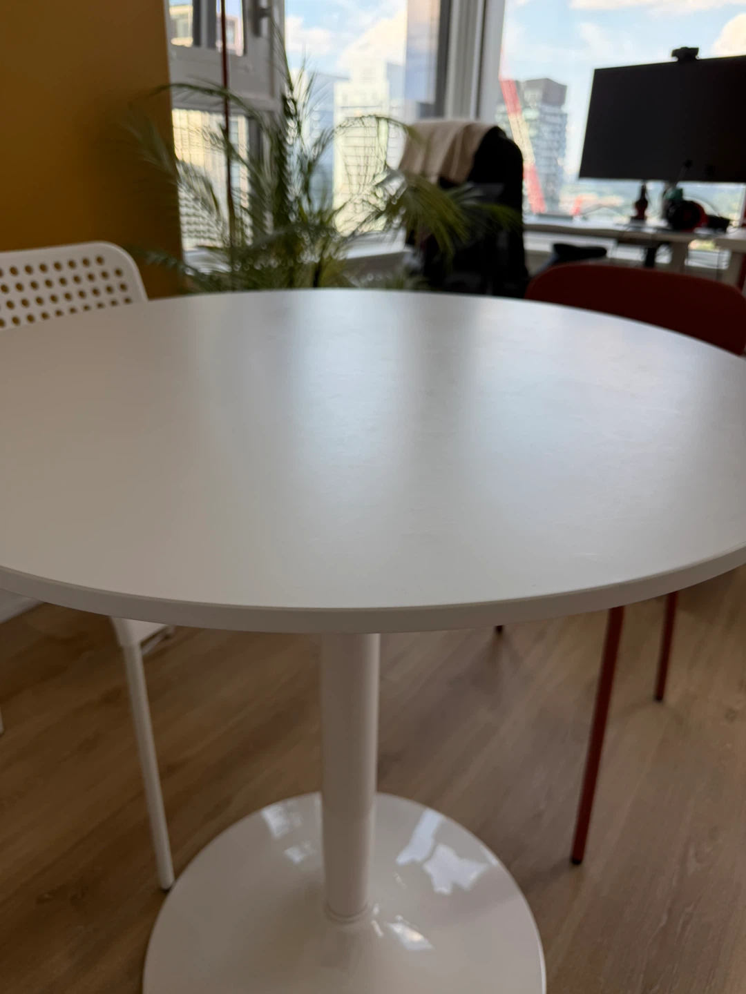 White Round Dining Table - photo 4