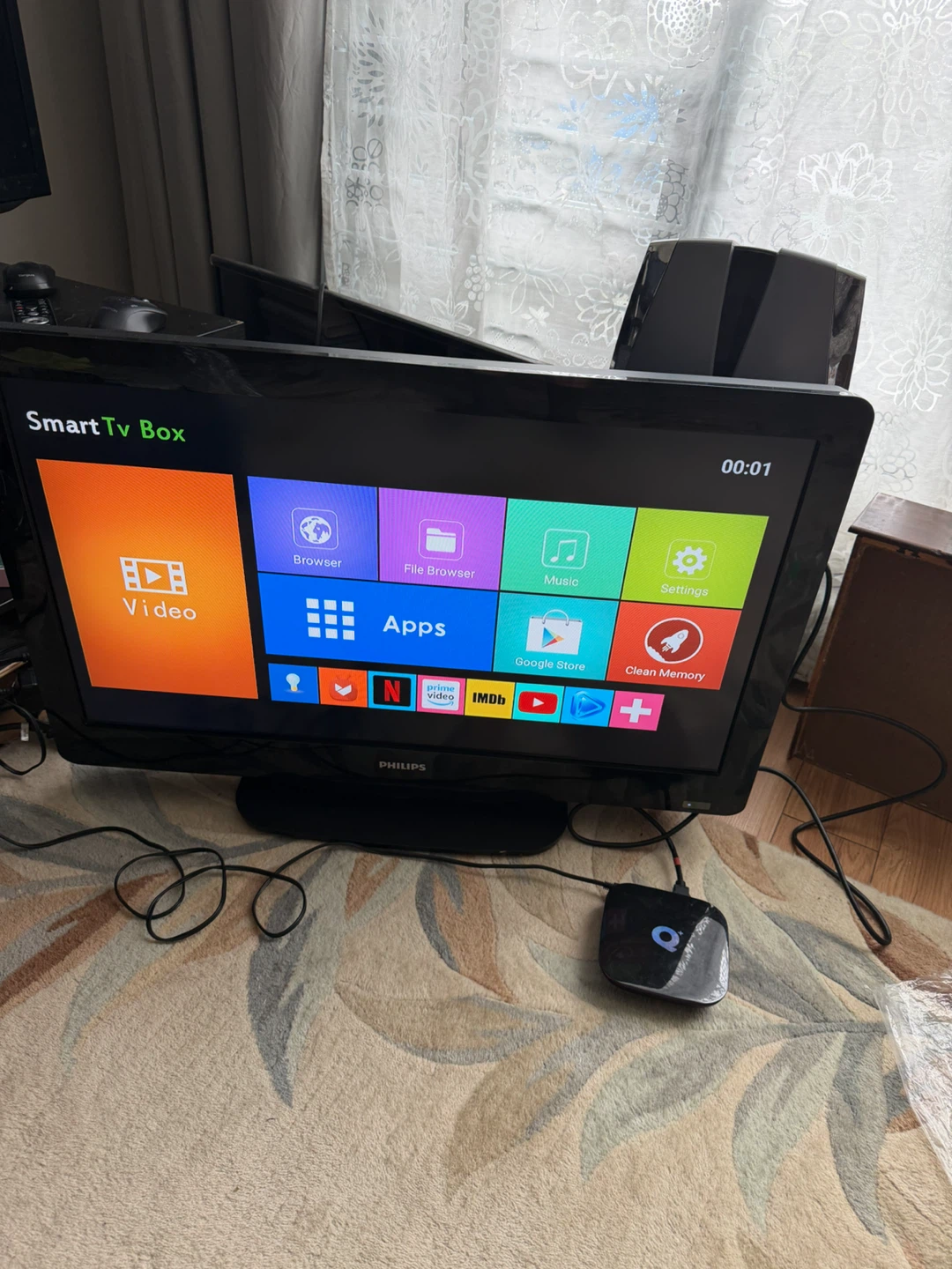 Philips 32” Smart TV + Smart TV Box Q+