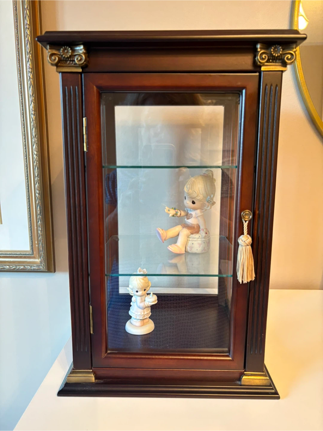 Mini Dresser top Wooden Display Cabinet with Glass Door