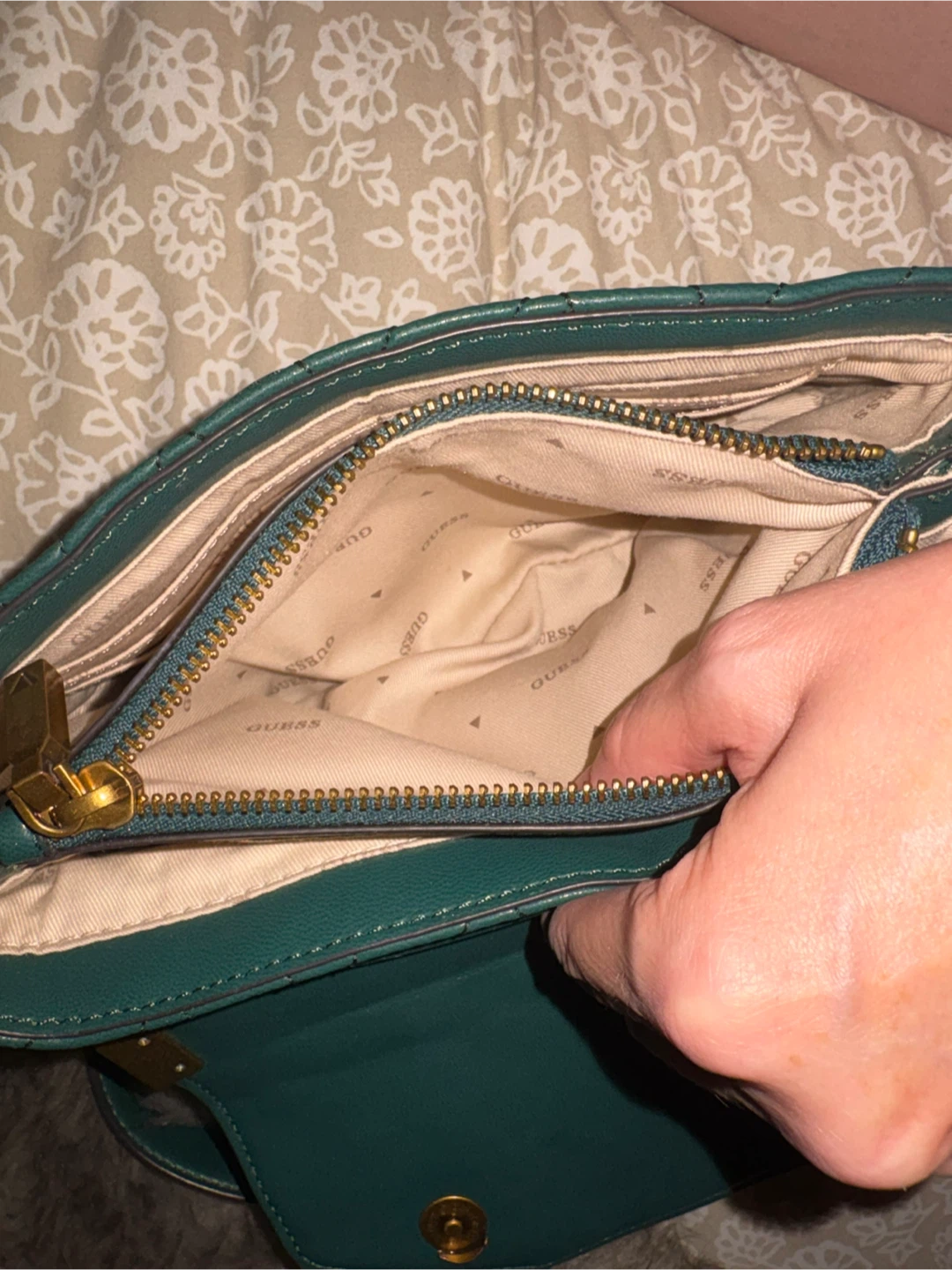 Green Quilted Guess Handbag - photo 4