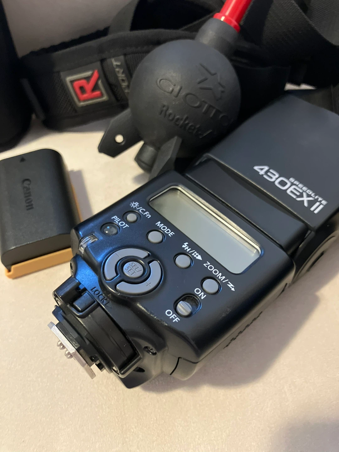 Canon 5D Mark IV, 24-105mm, 16-35mm, camera and lens - photo 3