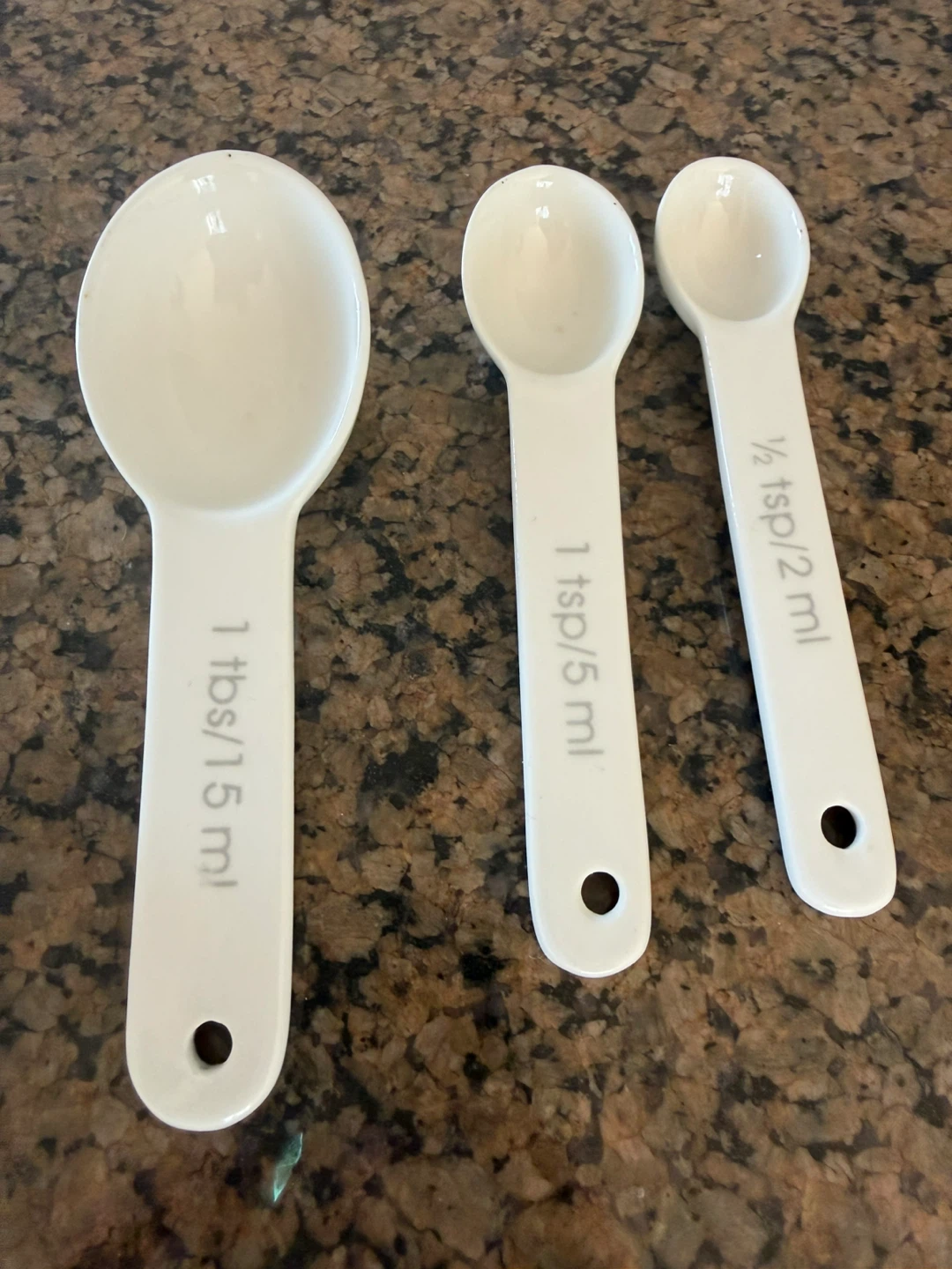 White Measuring Cups and Spoons Set - photo 2