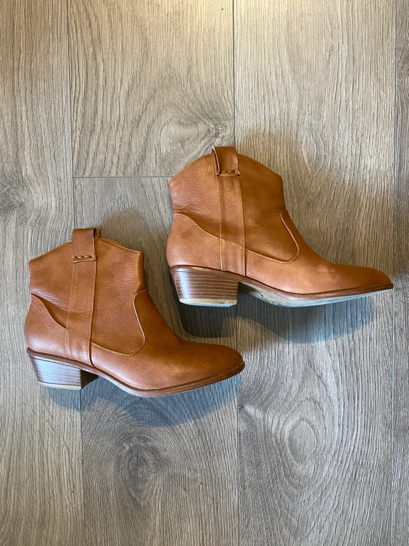 Wild Diva Lounge Western Ankle Boots