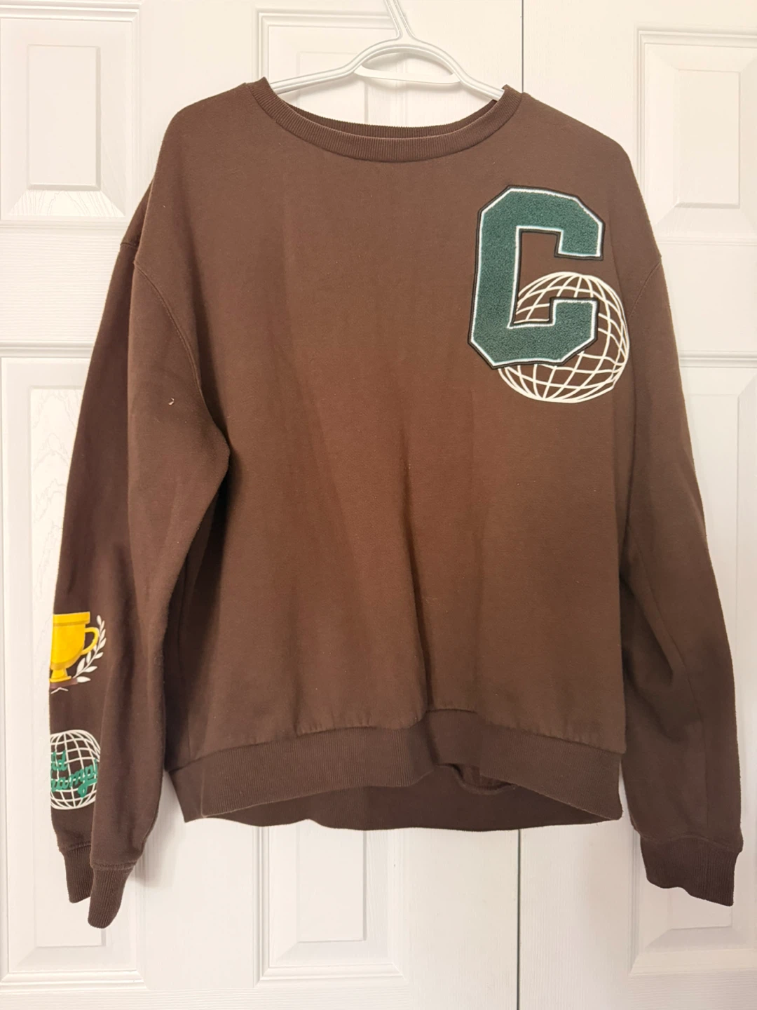 Brown Graphic Sweatshirt medium