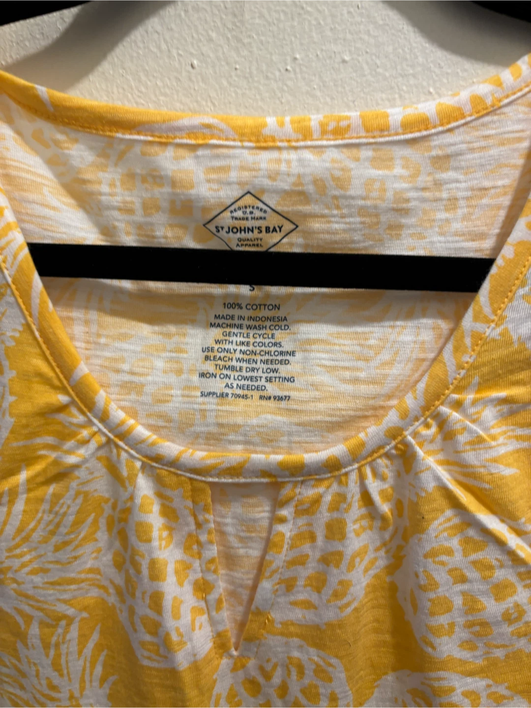 NEW- Small-St. John's Bay Pineapple Tank Top - photo 2