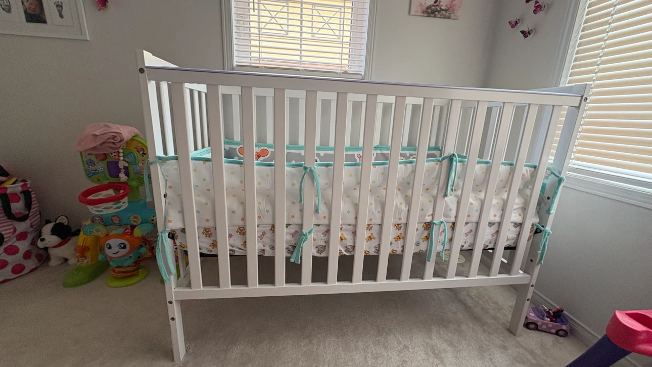 Baby crib with Winnie the Pooh Quilt and Mattress Set - photo 3