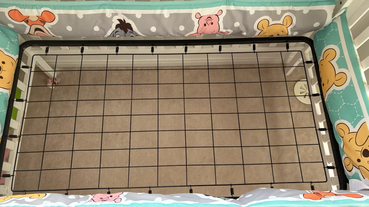 Baby crib with Winnie the Pooh Quilt and Mattress Set - photo 5