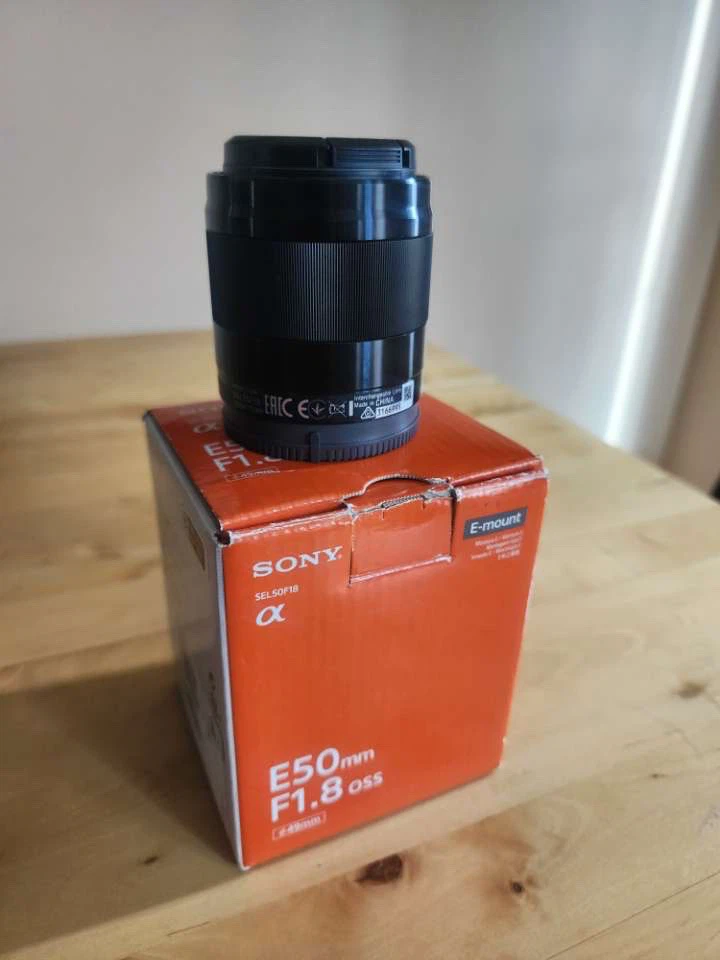Sony E 50mm F1.8 OSS Lens