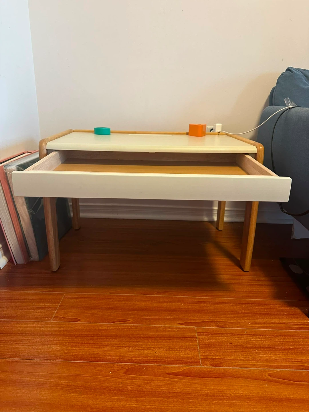 Yamatoya Children's Desk and Chair Set - photo 2