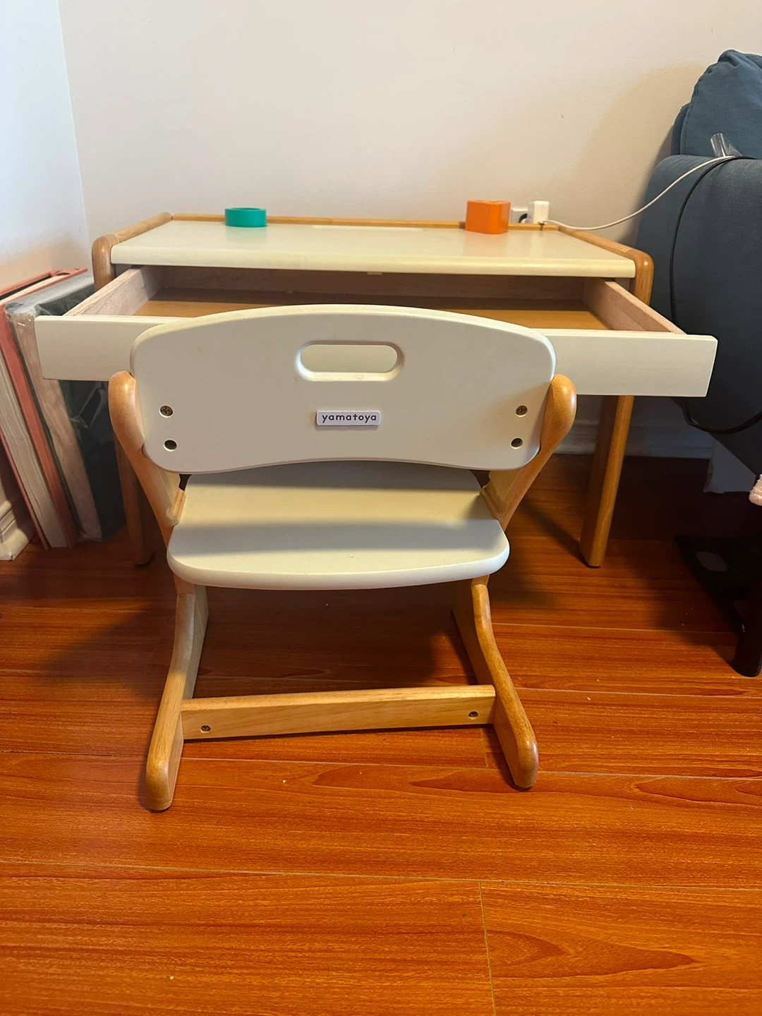 Yamatoya Children's Desk and Chair Set - photo 3