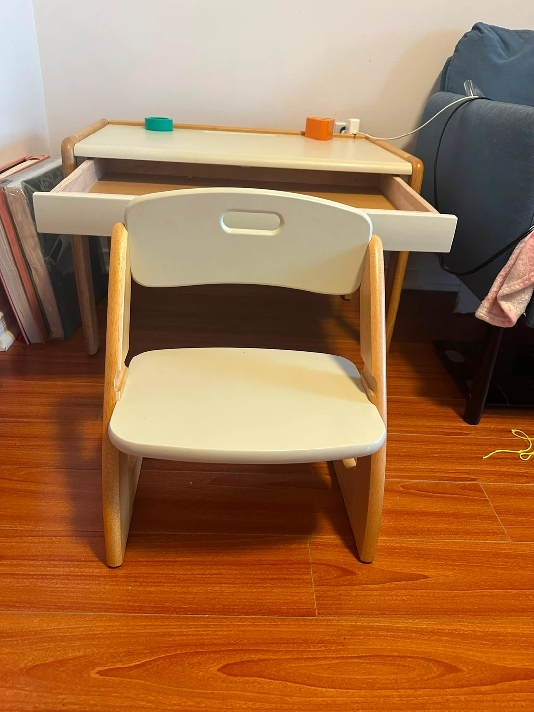 Yamatoya Children's Desk and Chair Set - photo 5