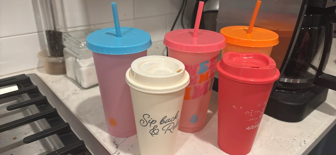 Set of 4 Colour Changing Tumblers with Straws
