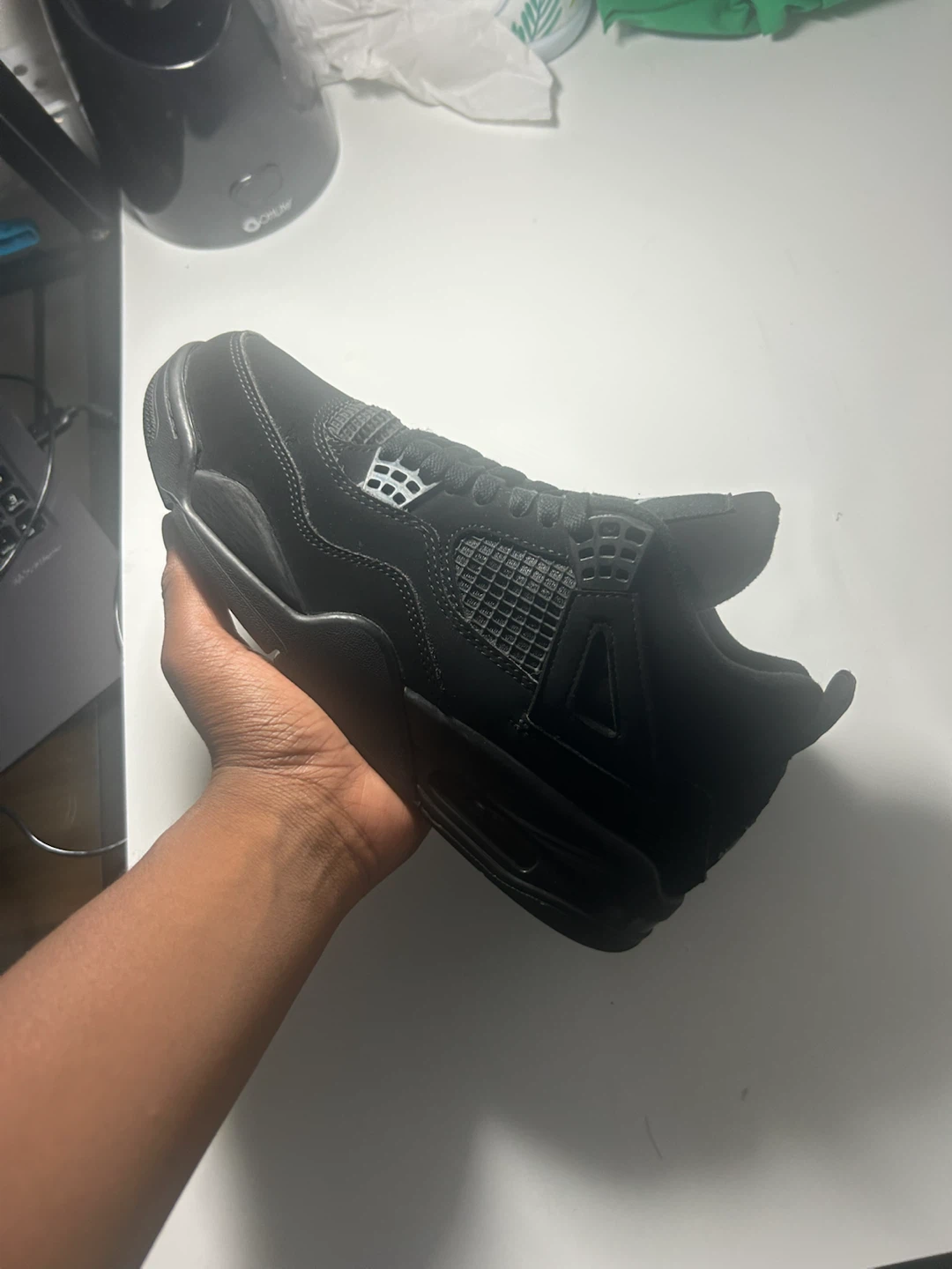 Chaussures Jordan 4 Noir size 8.5us Men- Women 10us