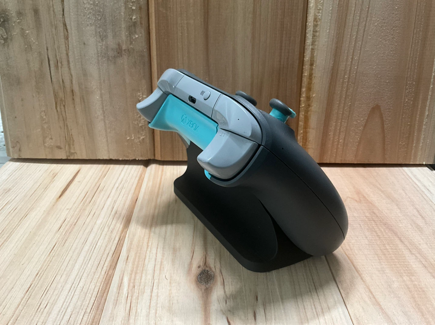 Grand Theft Auto VI Xbox Controller Stand - photo 2