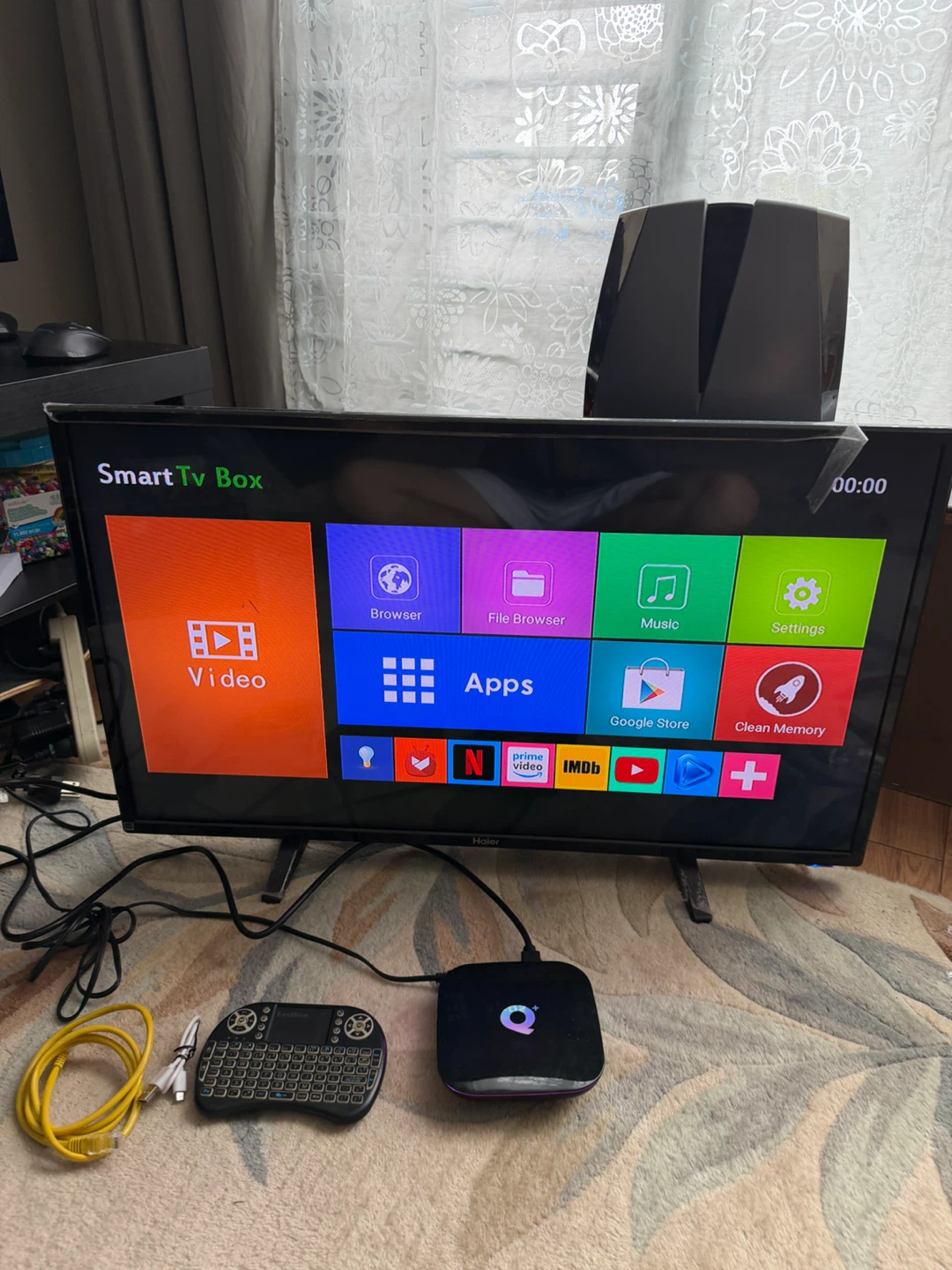 Haier 32” TV + Smart TV Box