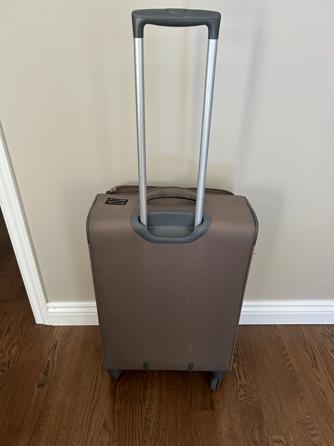 GREAT 26” TALL LIGHTWEIGHT, EXPANDABLE, SPINNER SUITCASE ) - photo 2