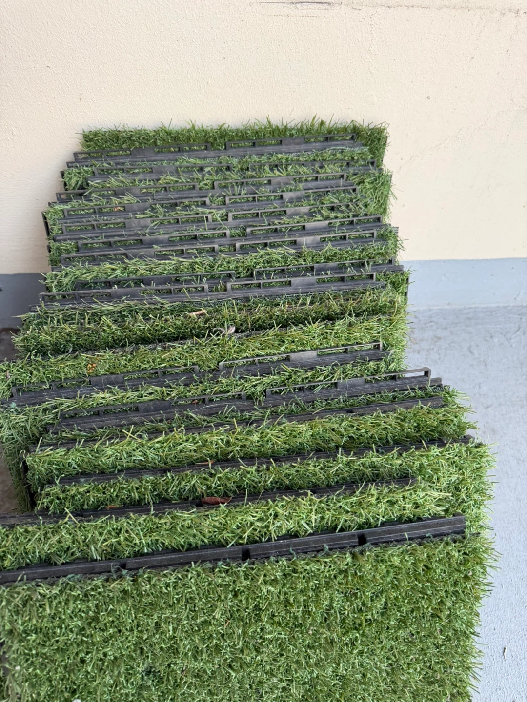 Artificial Turf Grass Tiles - Pack of 18 - photo 2