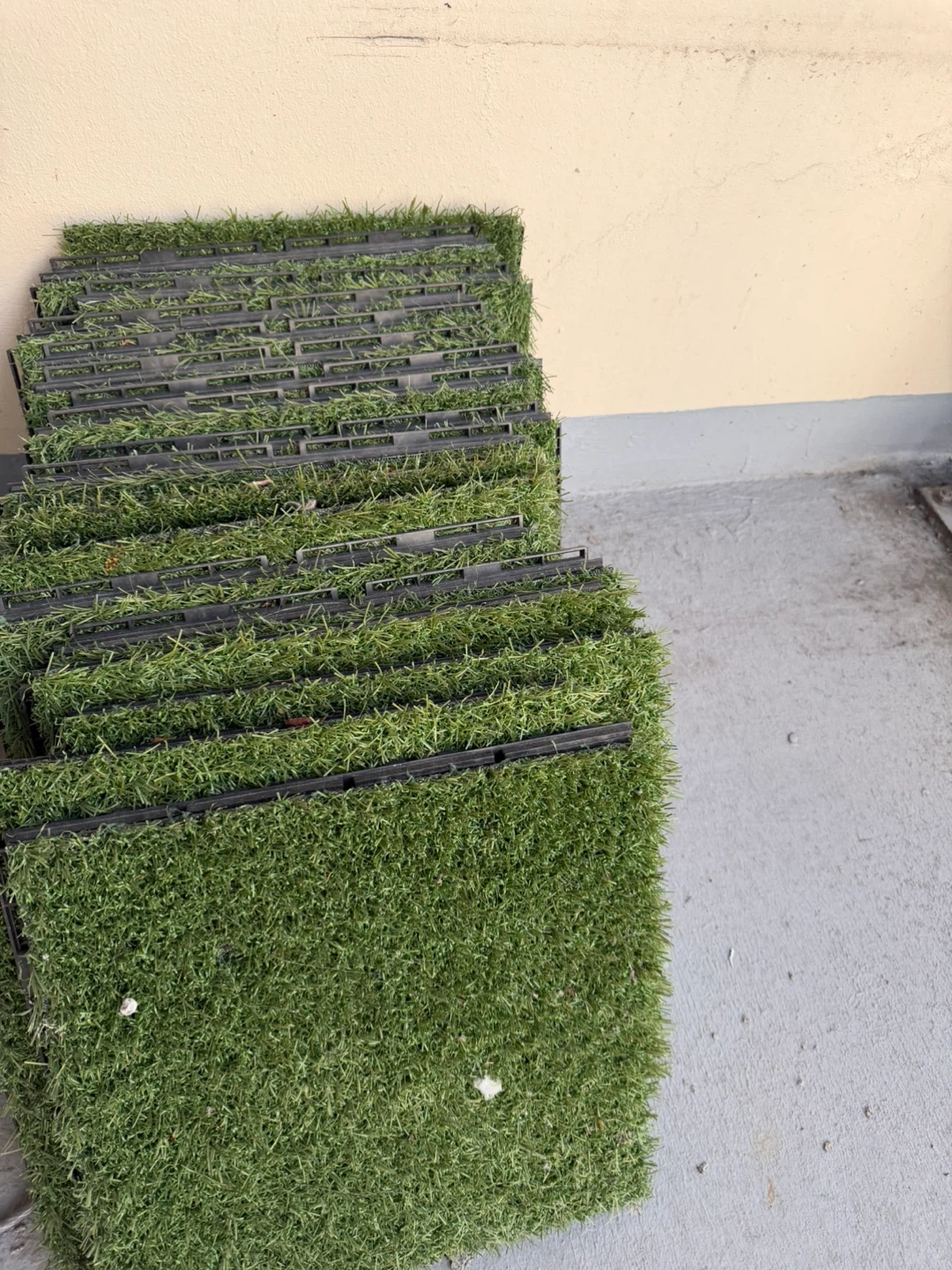 Artificial Turf Grass Tiles - Pack of 18 - photo 3