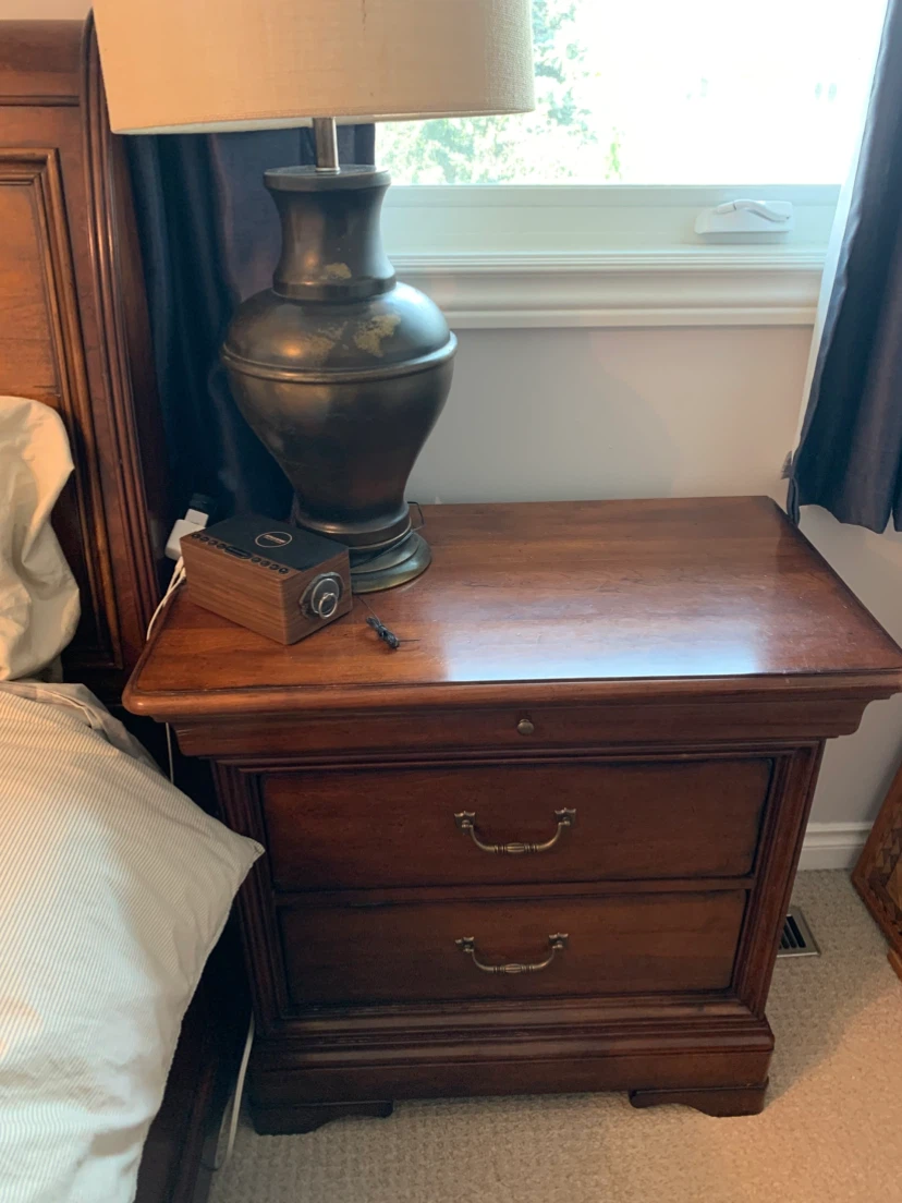 King - Solid Wood Bedroom Set - photo 2
