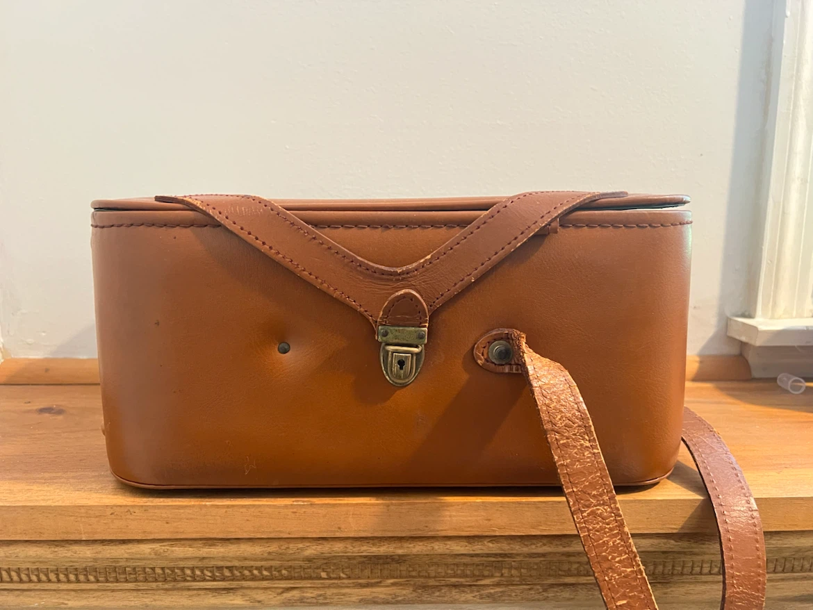 Vintage Leather-Style Bar/Travel Case with Metal Cups – Retro