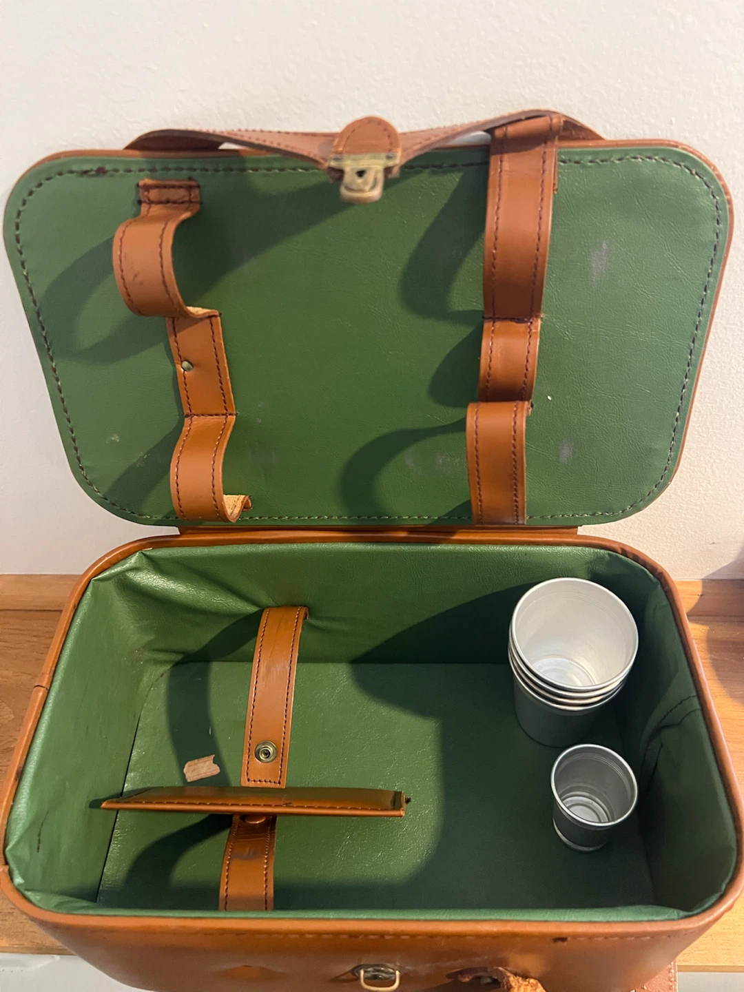 Vintage Leather-Style Bar/Travel Case with Metal Cups – Retro - photo 2