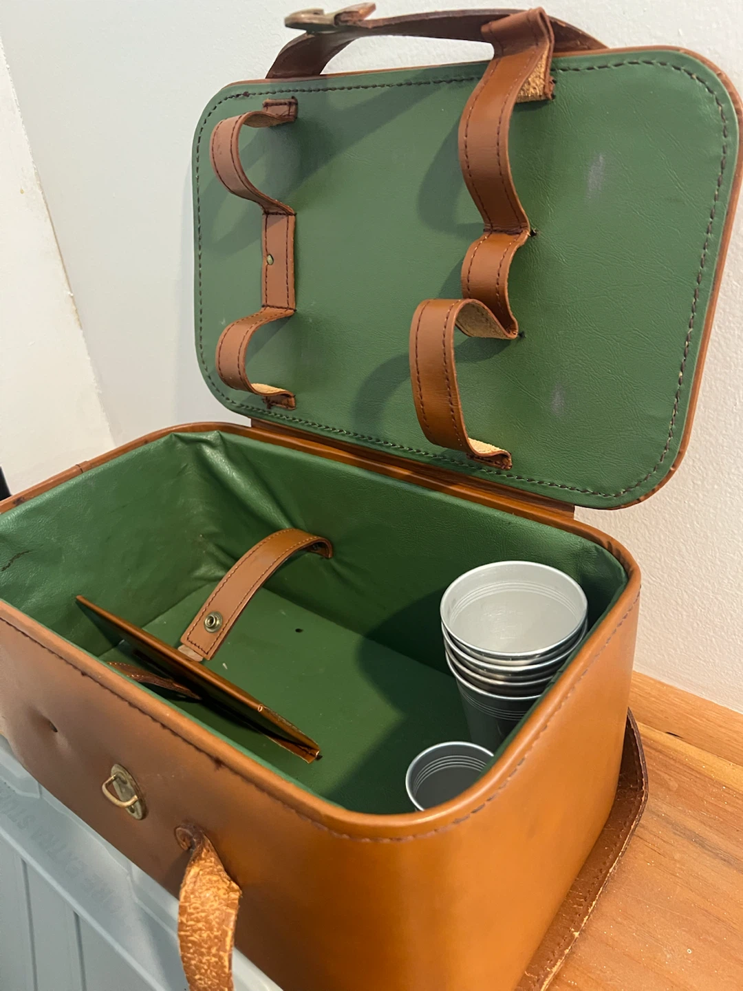 Vintage Leather-Style Bar/Travel Case with Metal Cups – Retro - photo 3