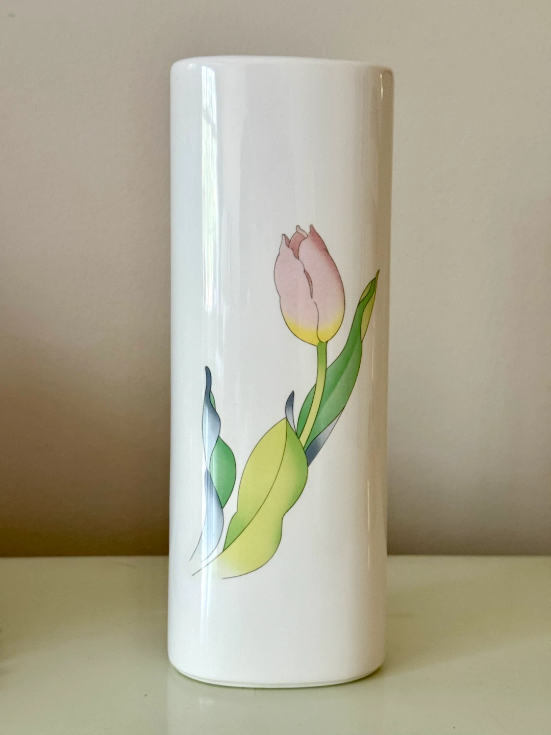White Ceramic Vase with Pink Tulip Design - photo 2