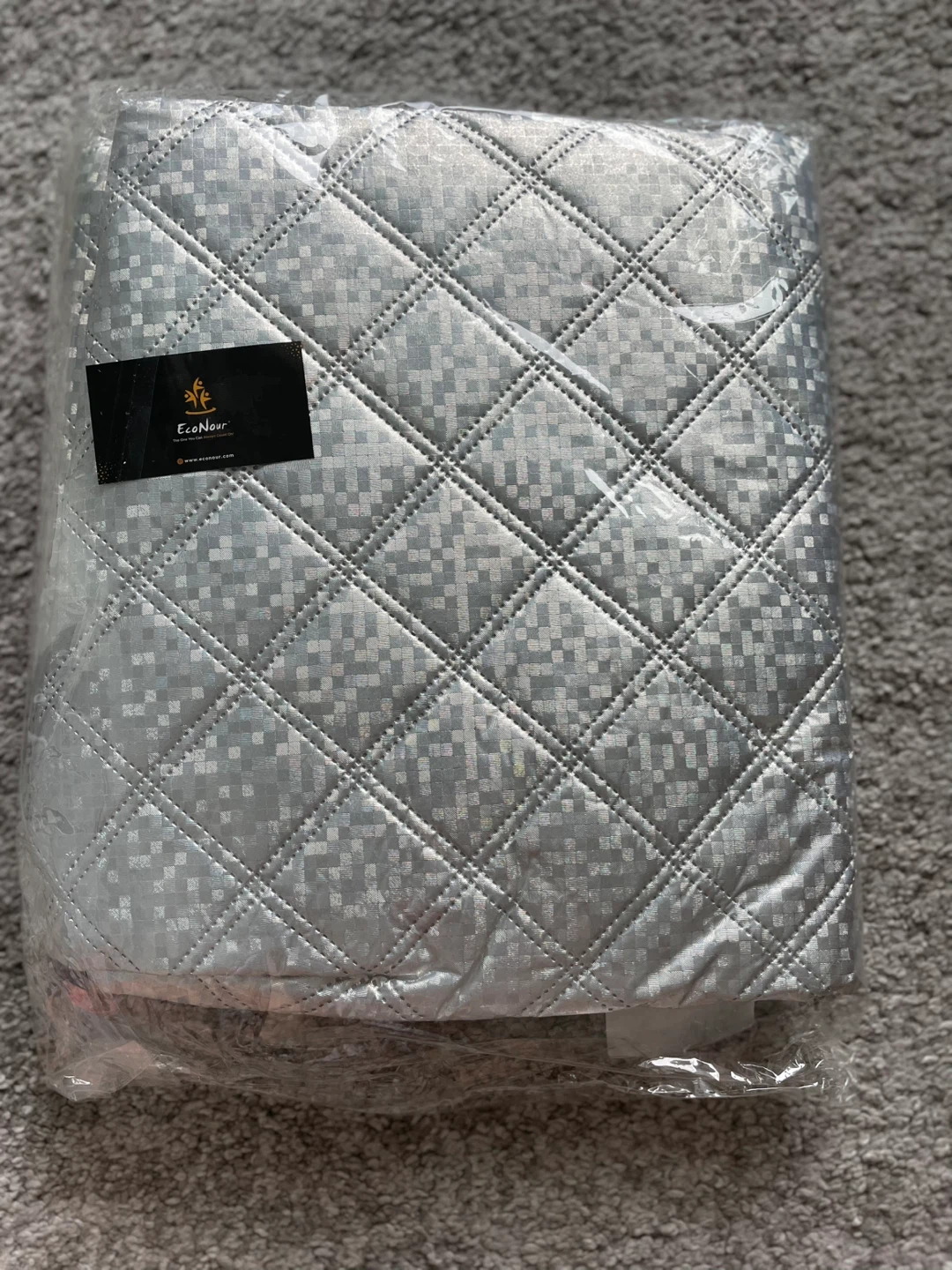 Brand new EcoNour quilted silver windshield snow cover - photo 2
