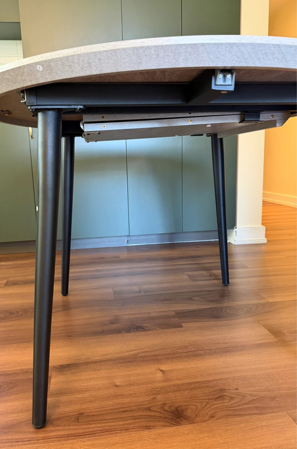 George Oliver Extendable Round Dining Table - photo 4