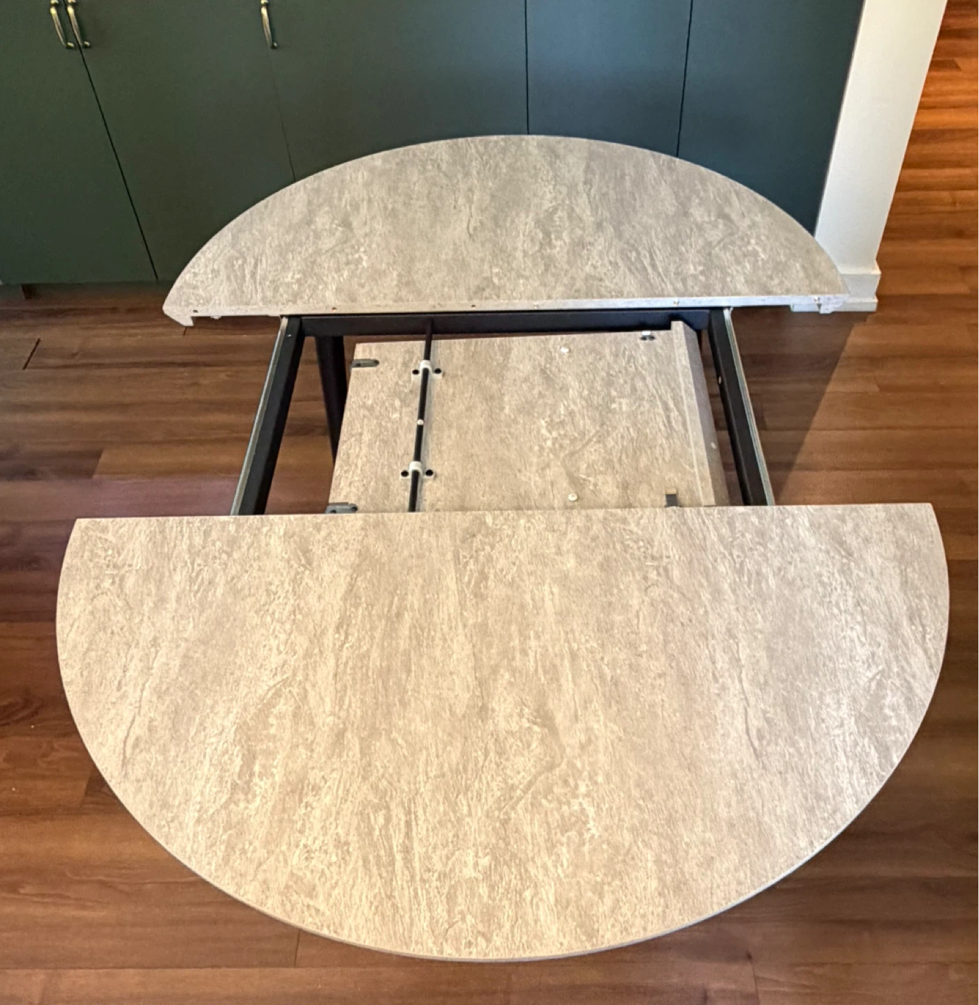 George Oliver Extendable Round Dining Table - photo 5