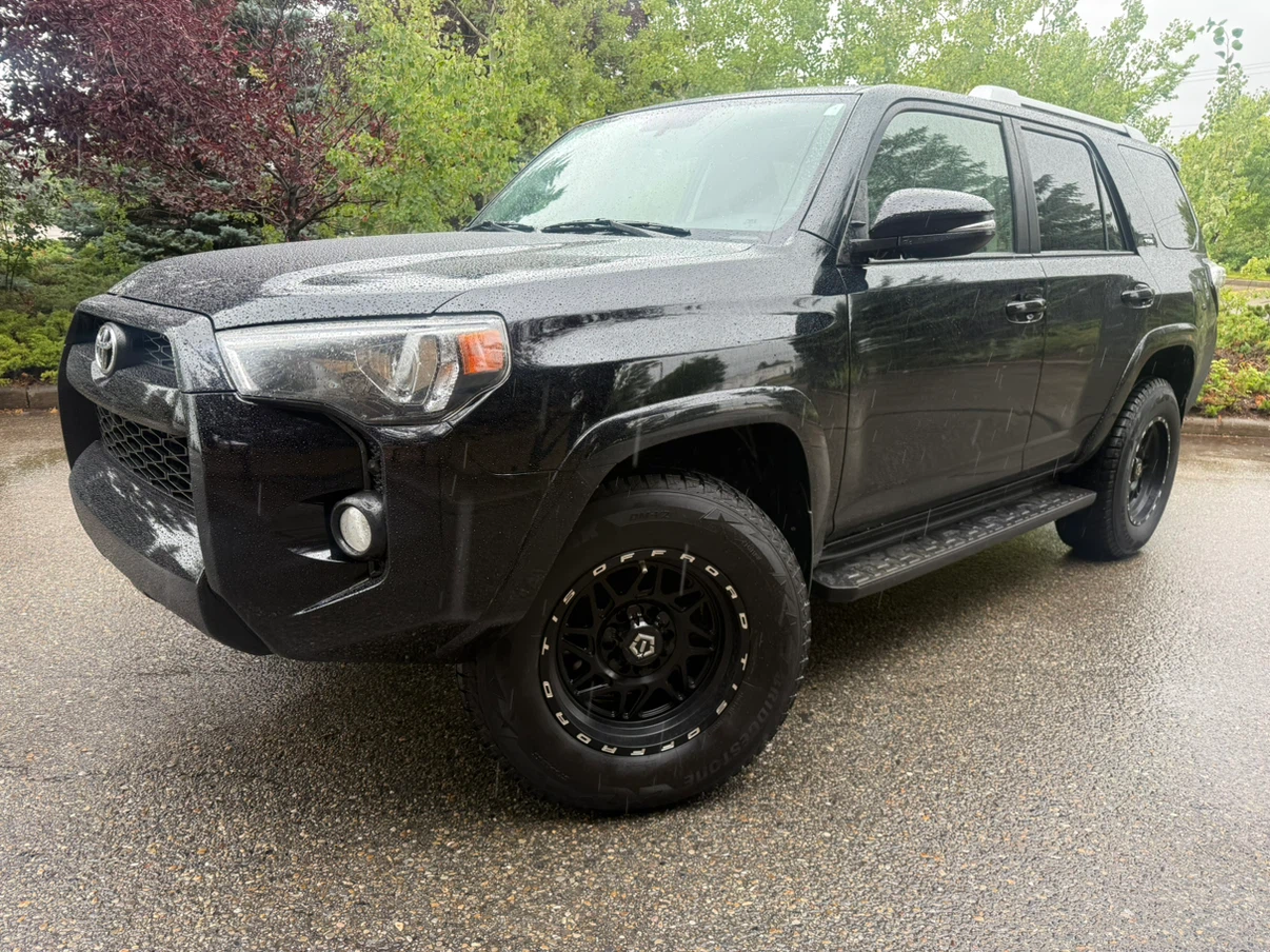 2016 Toyota 4Runner Sr5 *7 passenger* - photo 2