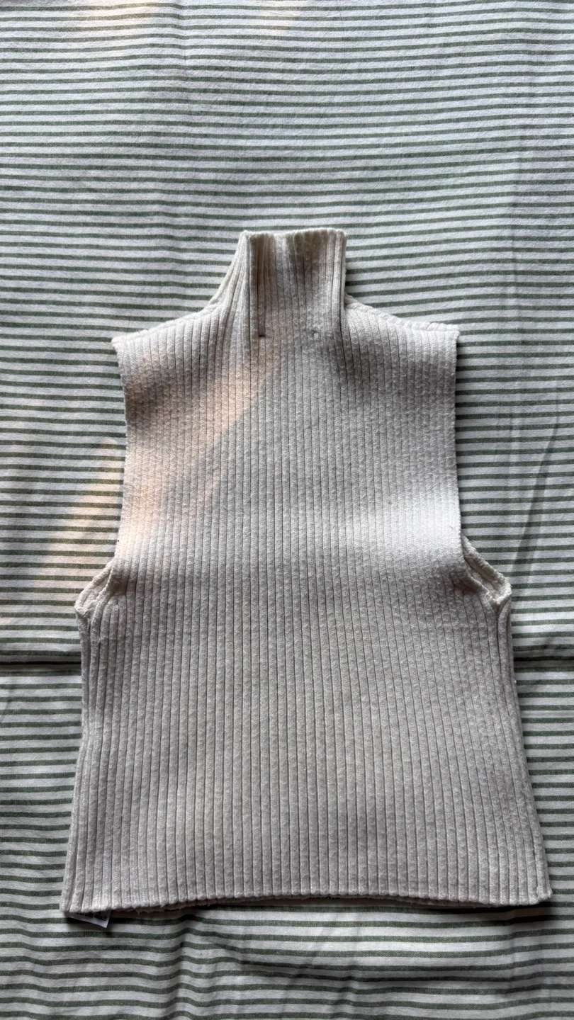 Light Grey Ribbed Mock Neck Sleeveless Top - photo 2