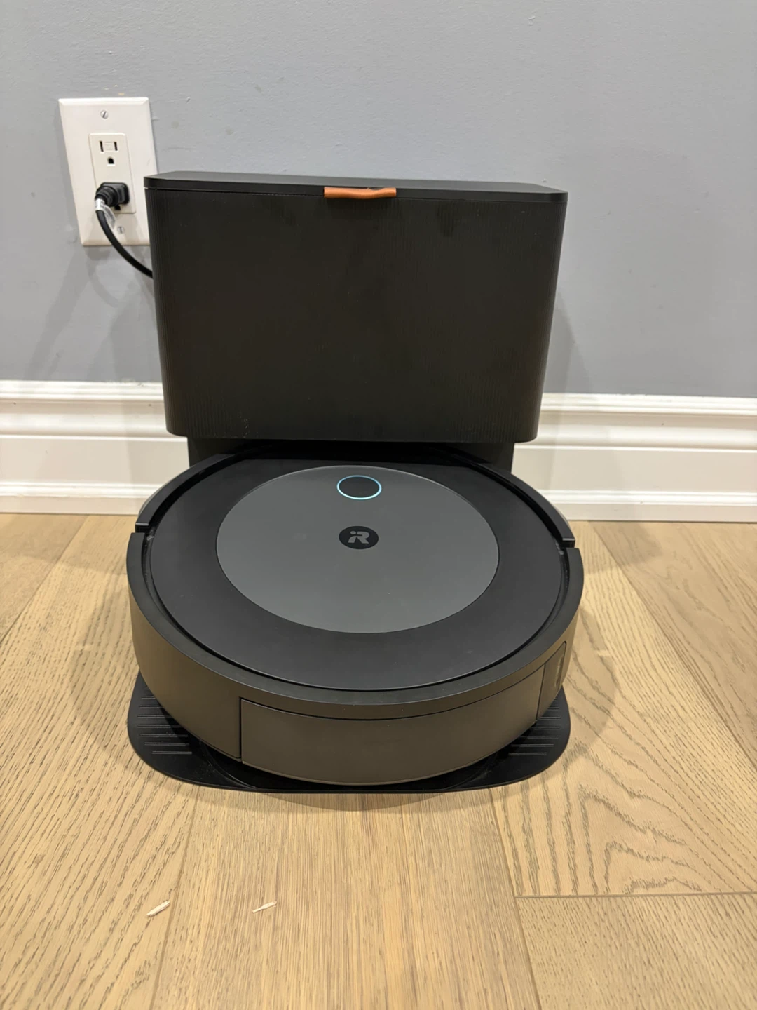 iRobot Roomba j5+ with Self-Emptying Base - photo 2