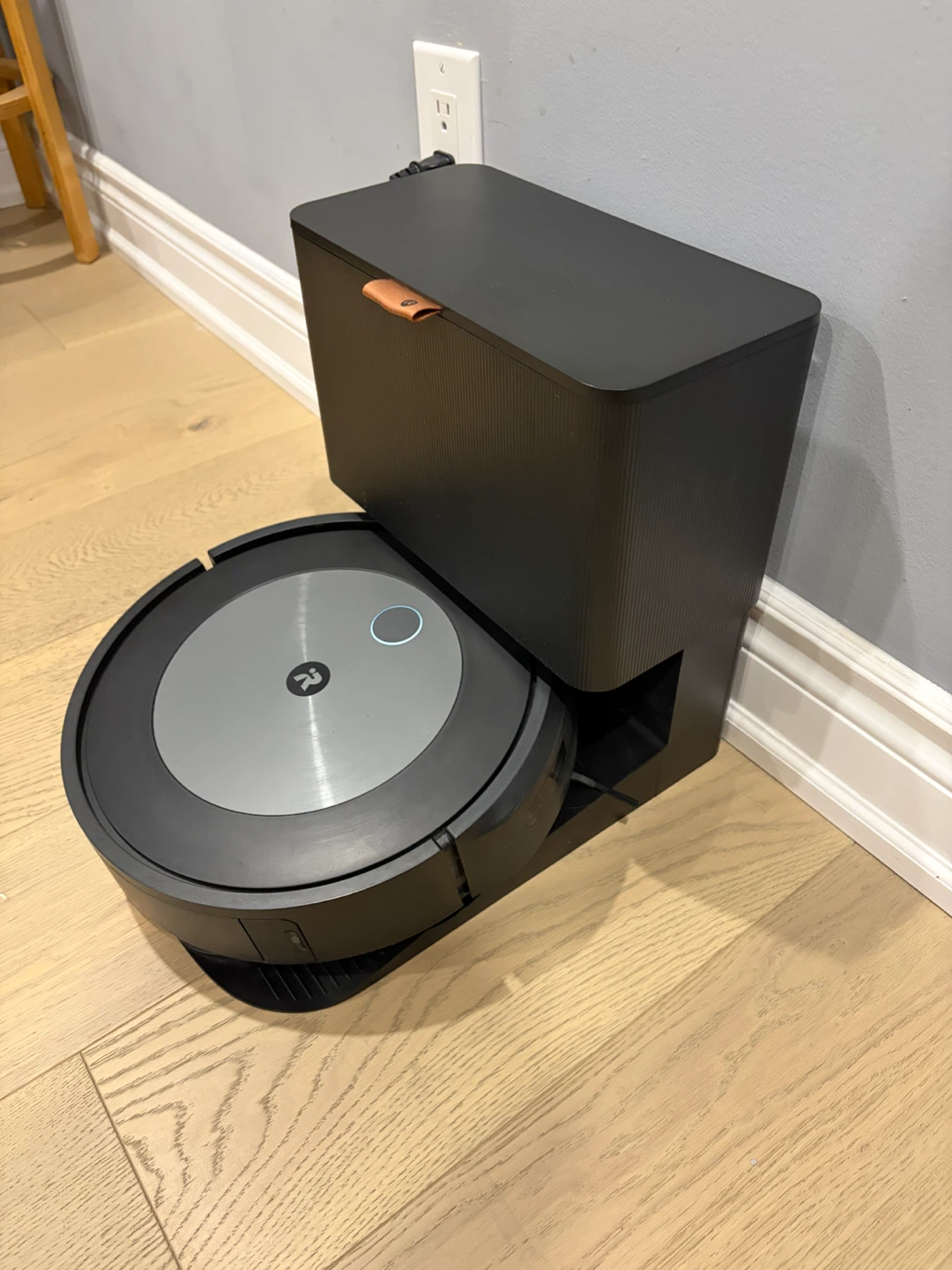 iRobot Roomba j5+ with Self-Emptying Base - photo 3