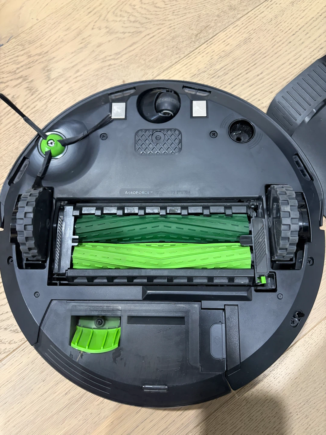 iRobot Roomba j5+ with Self-Emptying Base - photo 5