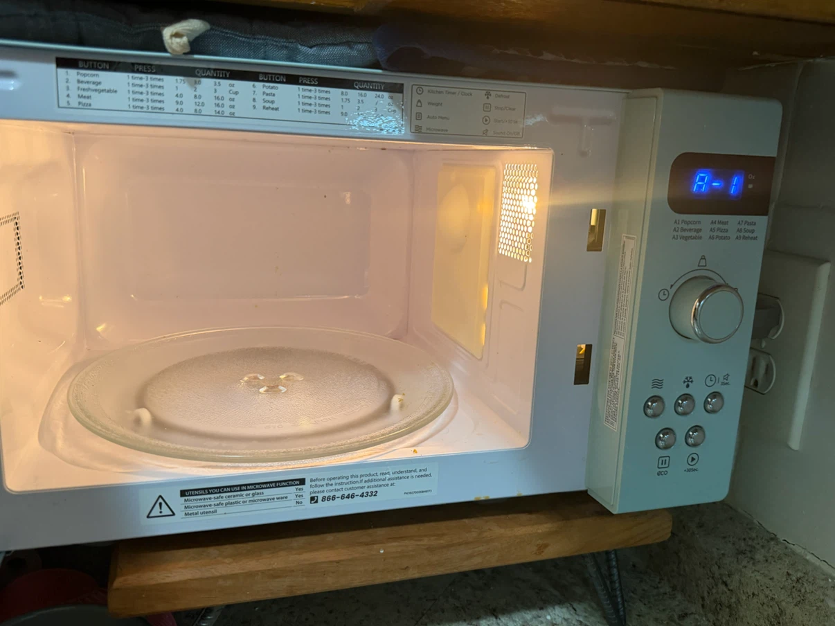 Comfee Retro Microwave Oven - photo 2