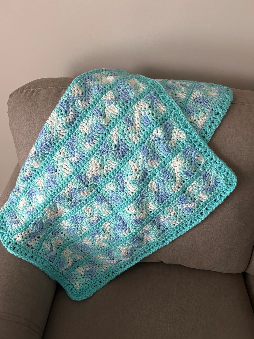 PRETTY BRAND NEW HANDMADE BABY BLANKET (READ LISTING)